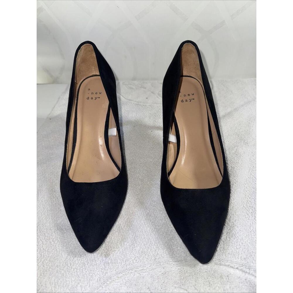 New Day  Black Suede Heels size 7